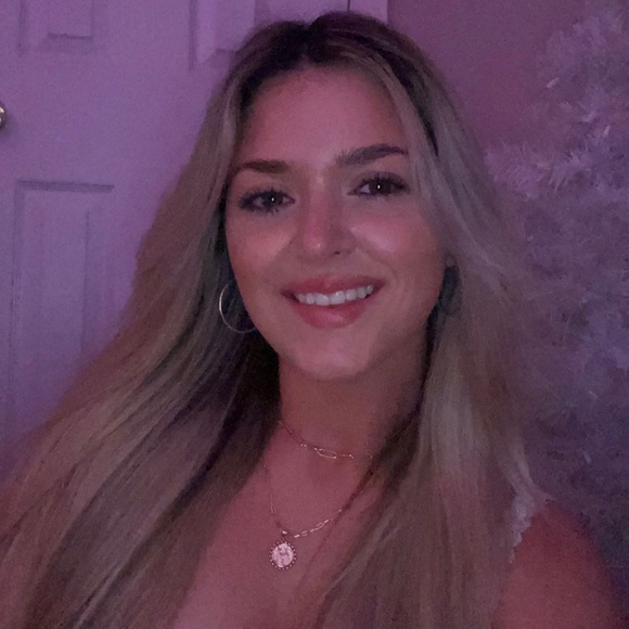 Meet your Posher, Haley - Picture 1 of 1